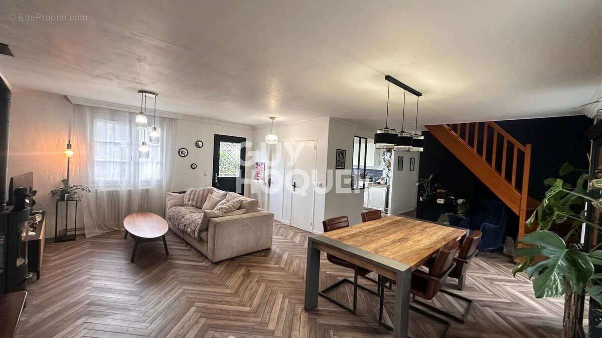 Maison à LACROIX-SAINT-OUEN