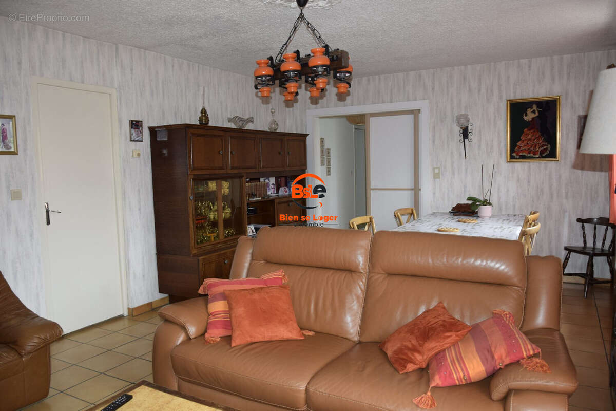 MAISON A VENDRE 7 PIECES - Votre agence immobilière de proximité BSLE - Bien Se Loger Ensemble VEYRE MONTON - Maison à VEYRE-MONTON