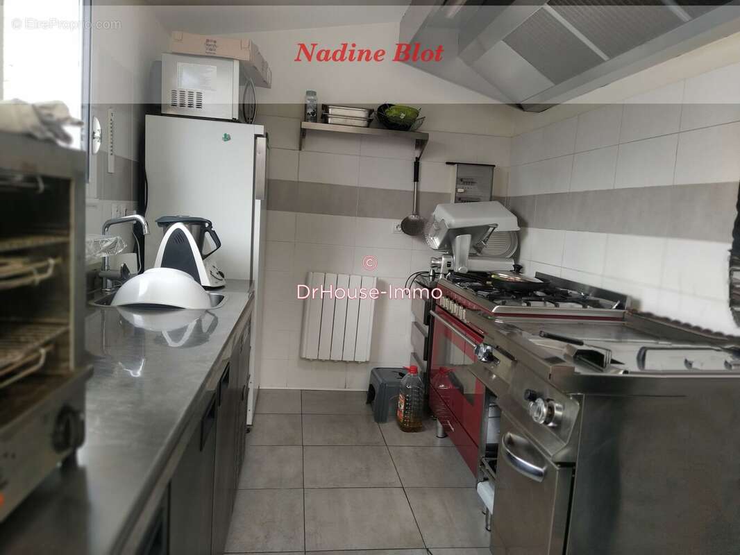 Commerce à SAINT-MARTIN-DES-TILLEULS