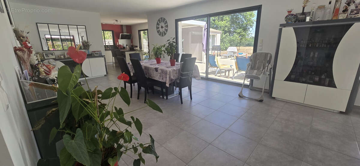 MAISON 2018 / 139 m2 / 3 ch + bureau dont une suite parentale / garage / jardin / piscine - photo 6