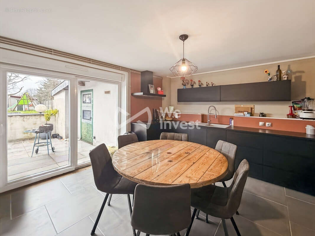 Maison à ESCOMBRES-ET-LE-CHESNOIS