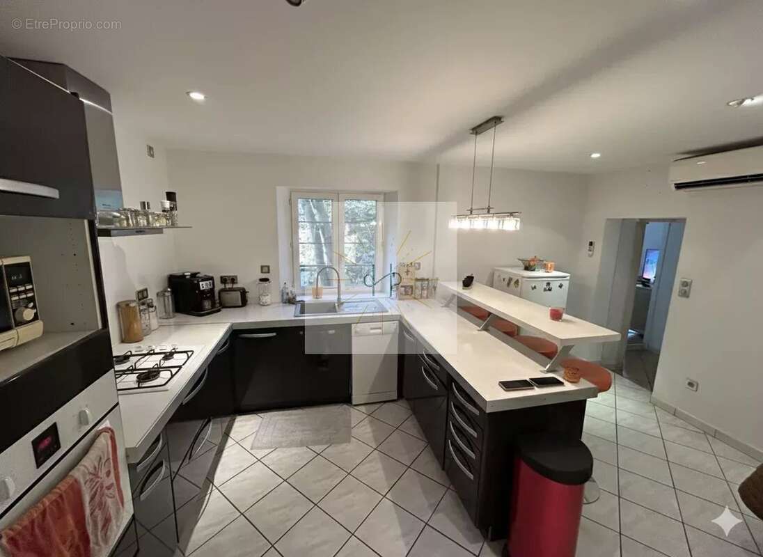 Maison à ROCHEMAURE