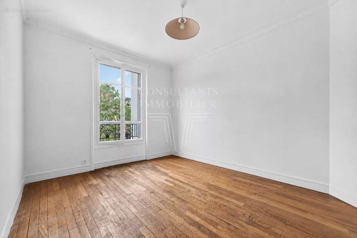 Appartement à PARIS-14E