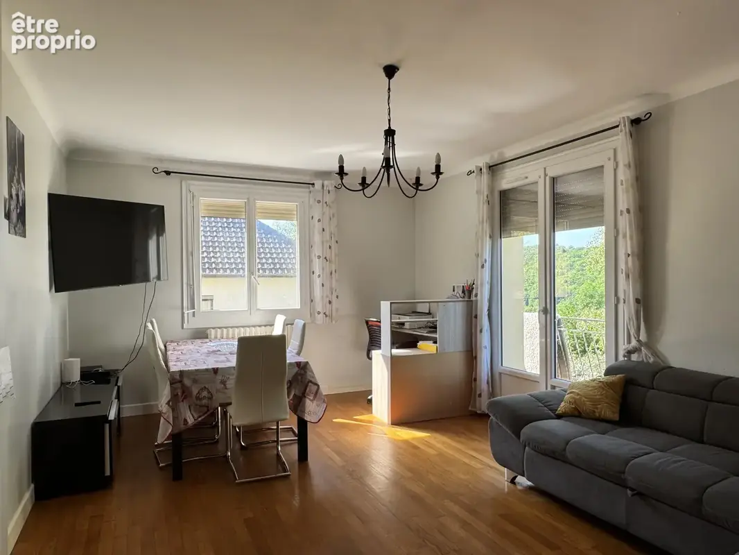 Maison lumineuse aux beaux volumes   Jardin, terrasse et fort potentiel d’aménagement - photo 4