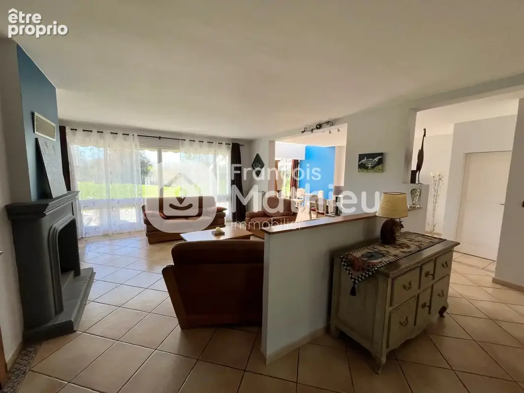 Chalamont : Jolie maison traditionnelle 350m2 hab + dépendances - piscine et terrain de 3 hectares - photo 7