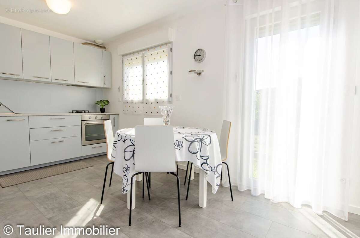 Maison T4 de 2020, chambre et salle d'eau au rdc - photo 6