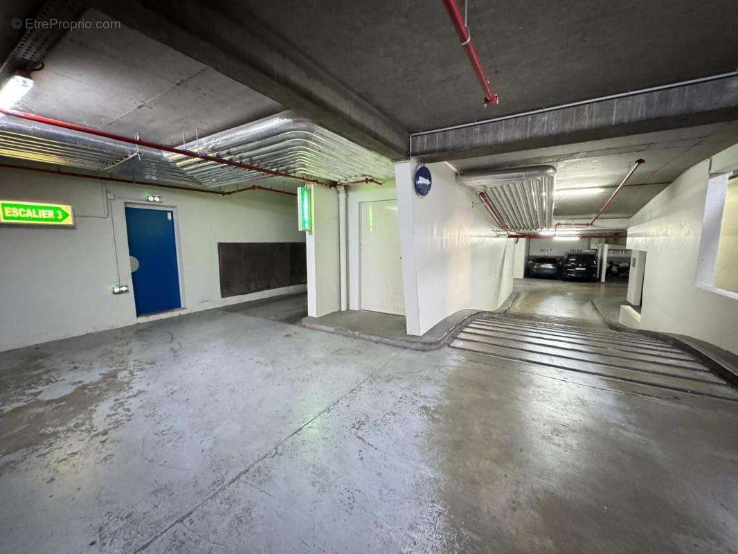 Parking à PARIS-2E