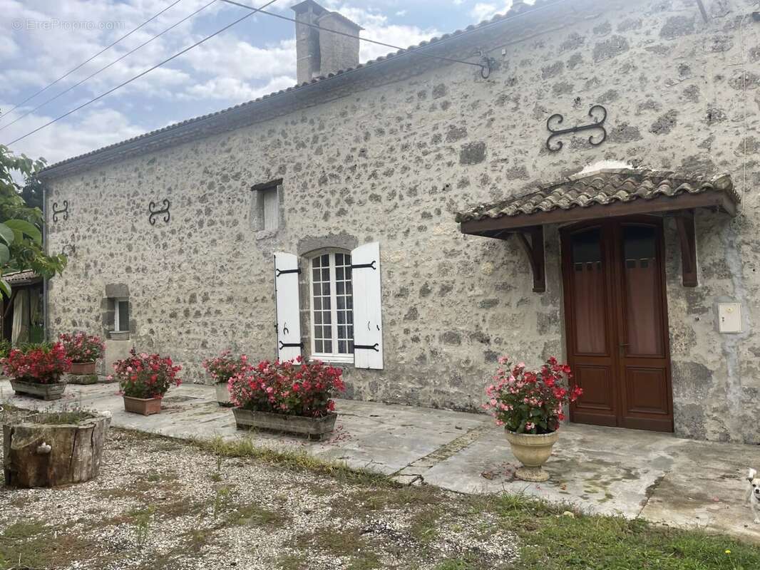 Propriete en pierre avec un batiment de 550 m2 avec terrain - photo 11