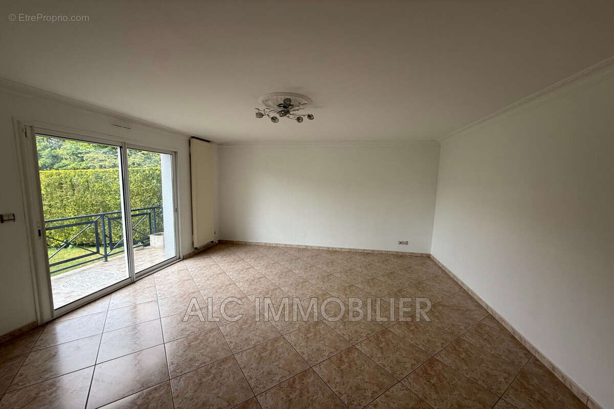 Maison 188 m² à Cerise  - photo 8
