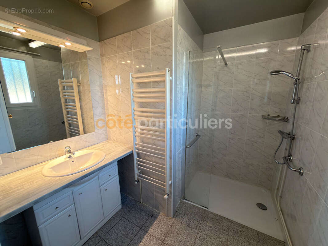 Maison à SAINT-SEBASTIEN-DE-MORSENT