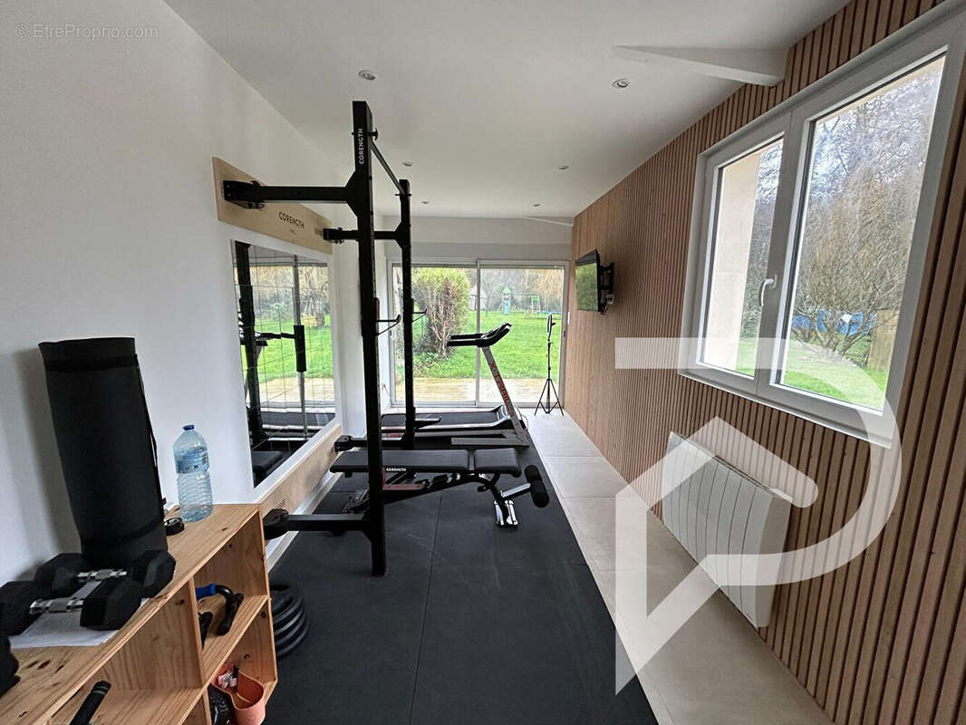 Maison à MOGNEVILLE