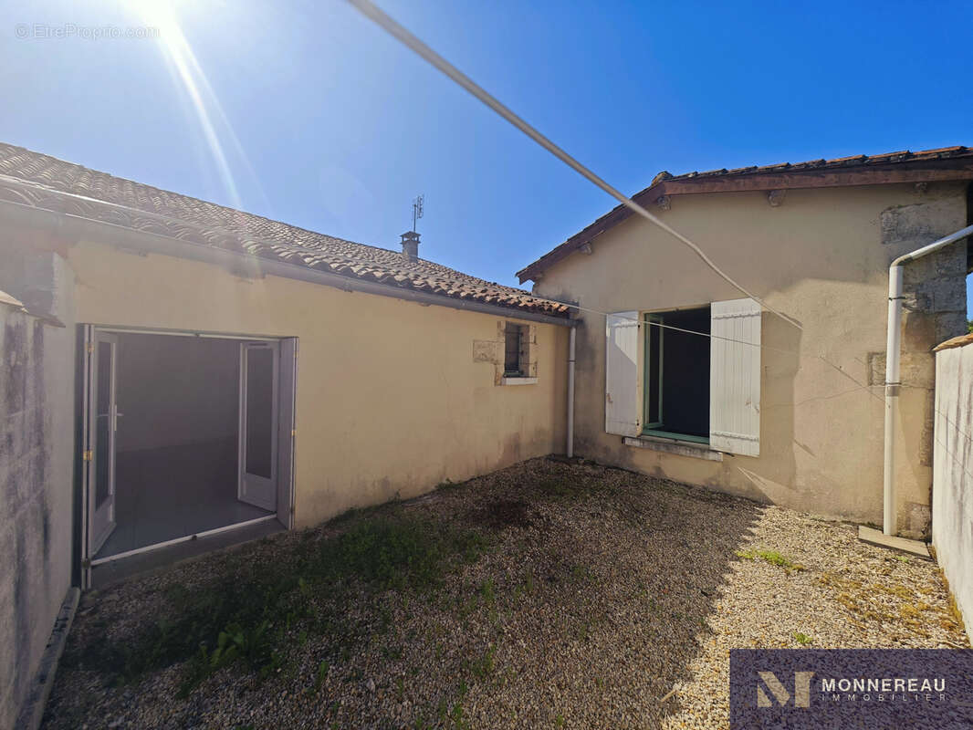 Maison en pierre de plain-pied - photo 2