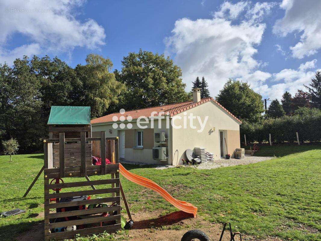 Maison à SAINT-JUNIEN
