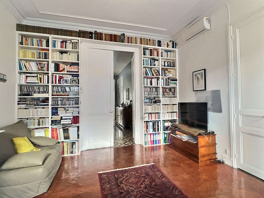 Appartement à MARSEILLE-6E