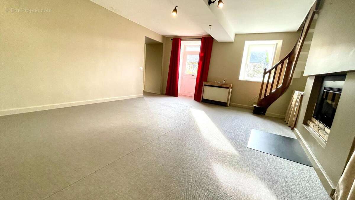 Photo 5 - Maison à AMBRIERES-LES-VALLEES