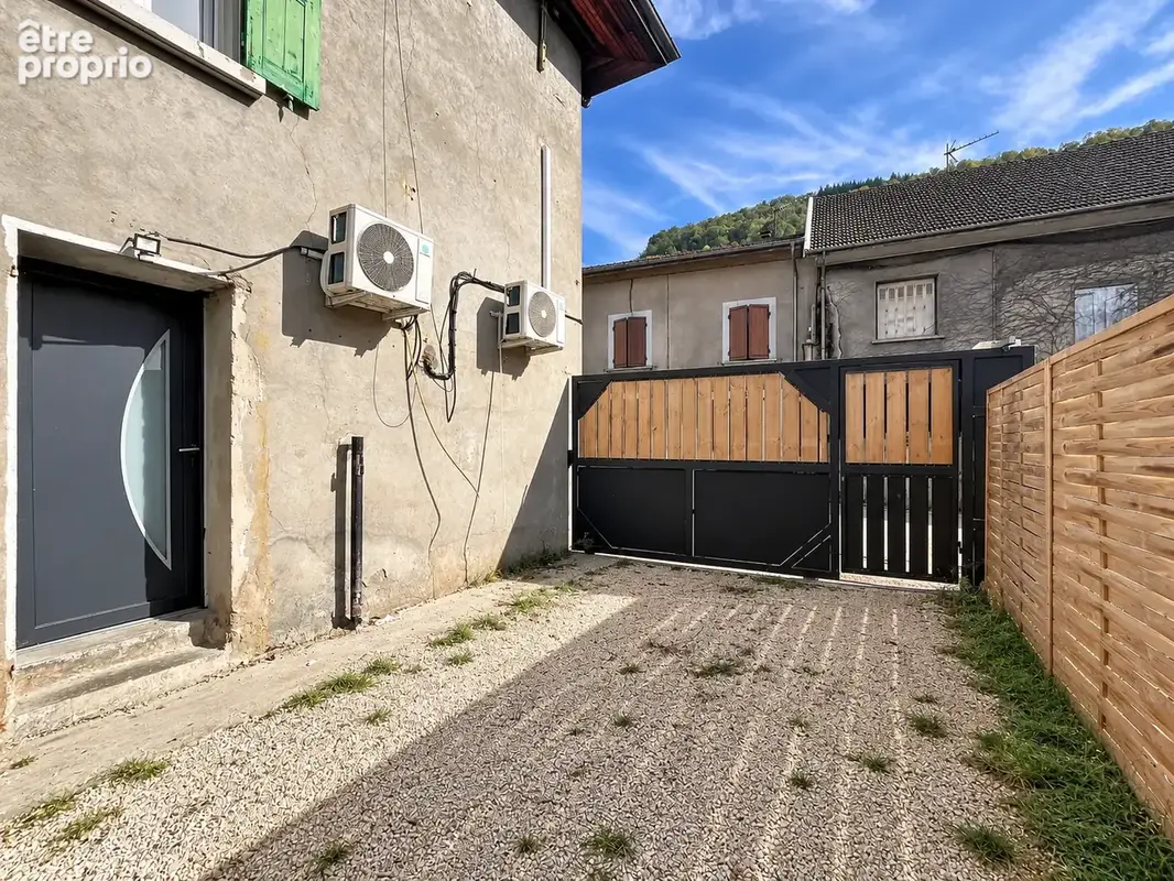 Villard-bonnot - maison de village type t3 -  jardin et garage - photo 12