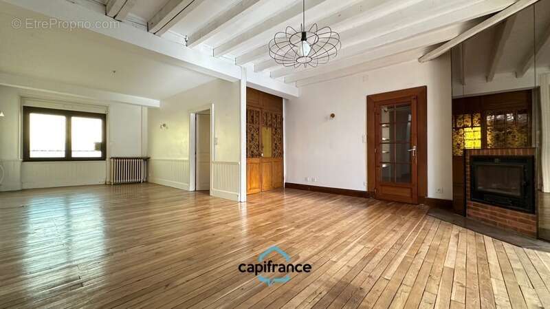 Saint Sulpice La Pointe , Maison de ville T8 de 208 m², terrain de 470 m2+atelier+caves - photo 2