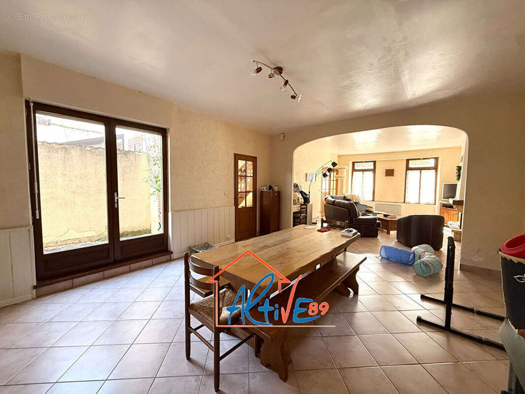 Maison à AILLANT-SUR-THOLON