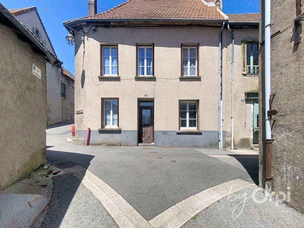 Maison à MONTAIGUT