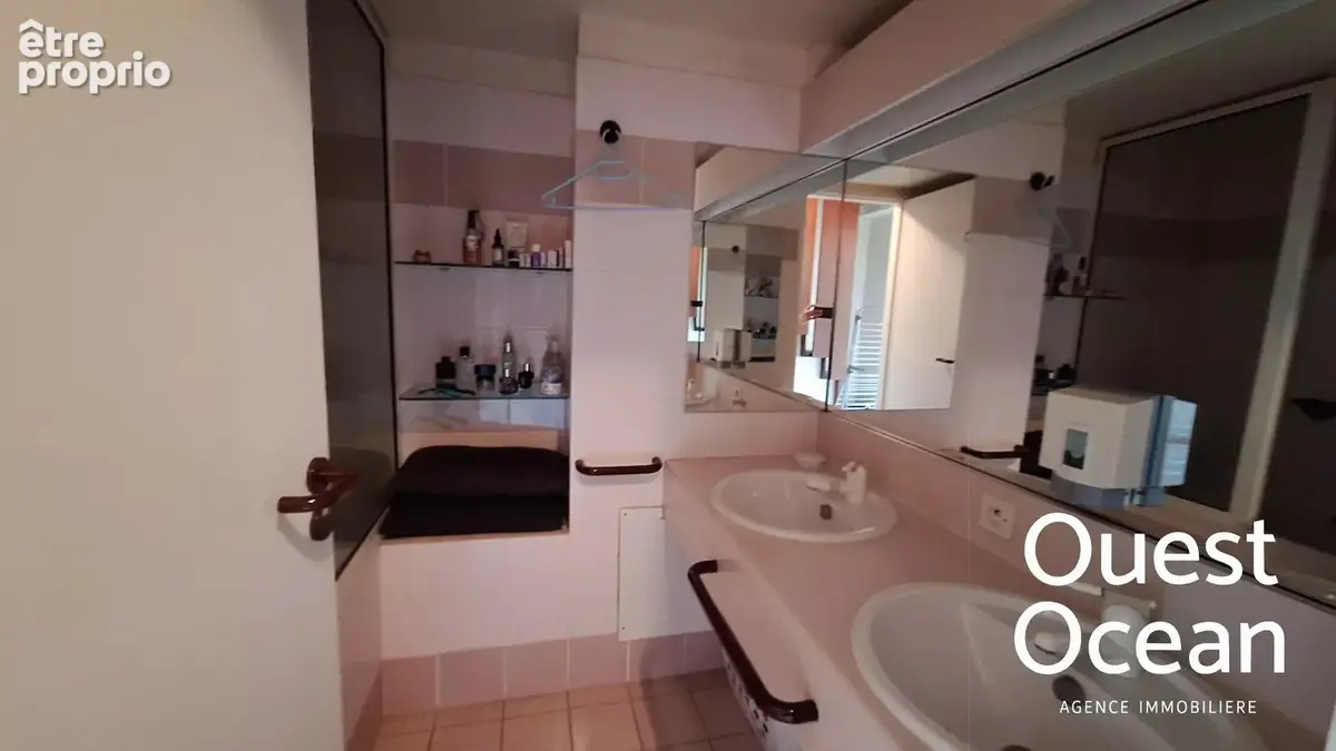 Appartement t1 - cave - parkings - photo 11