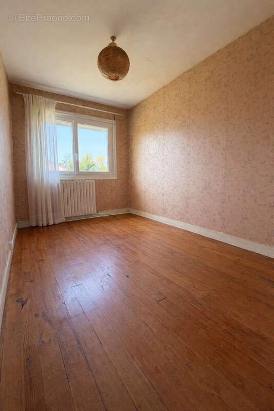 Maison à LA ROCHE-CHALAIS