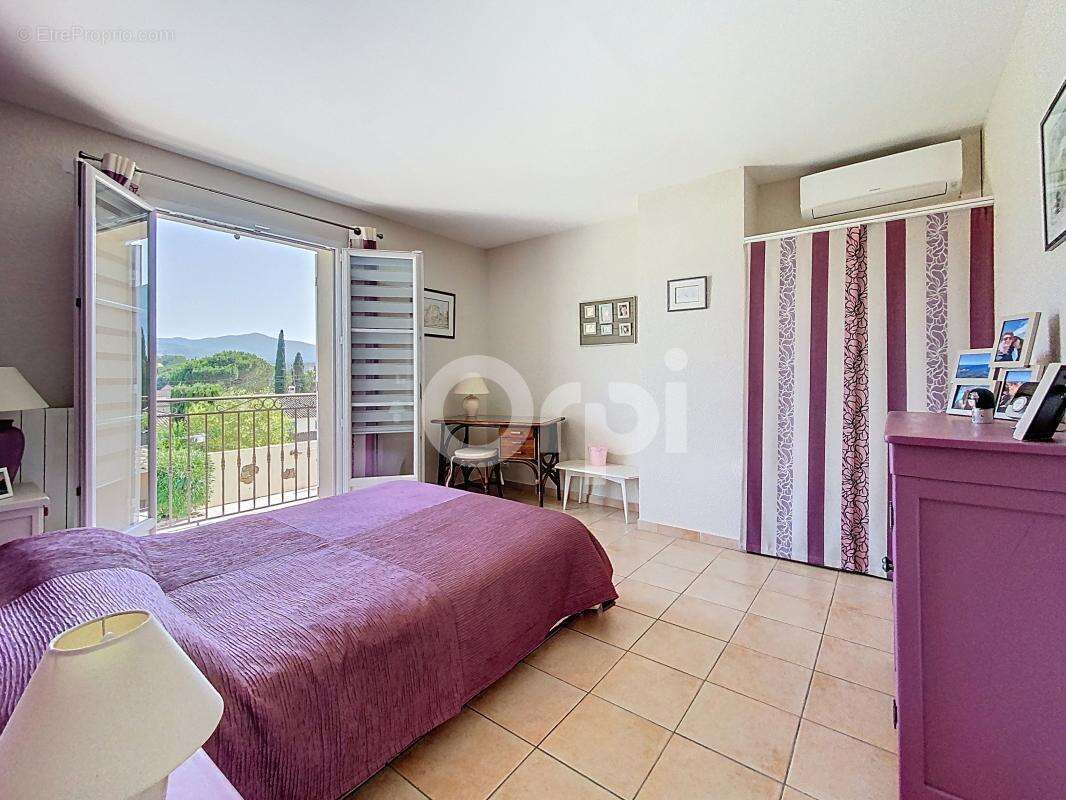 Maison à ROQUEBRUNE-SUR-ARGENS