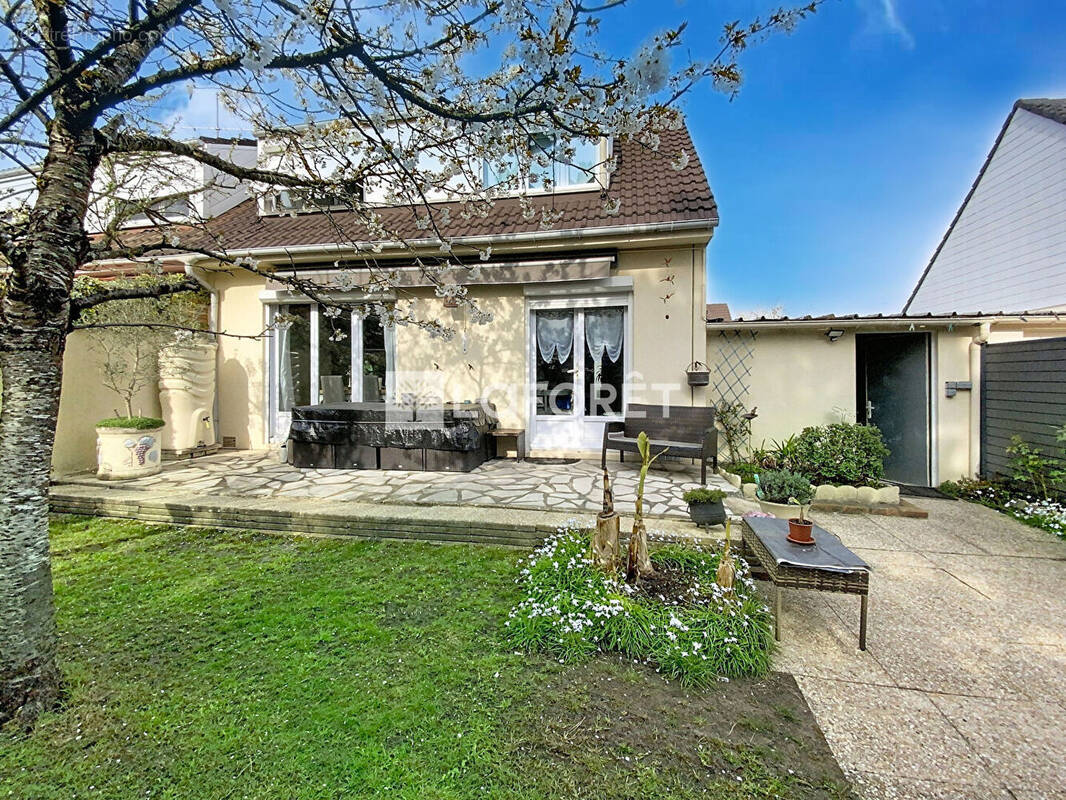 Maison à VERNEUIL-SUR-SEINE