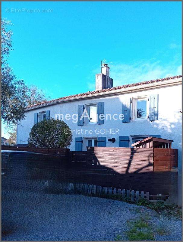 Maison à SAINT-GERMAIN-DE-MARENCENNES