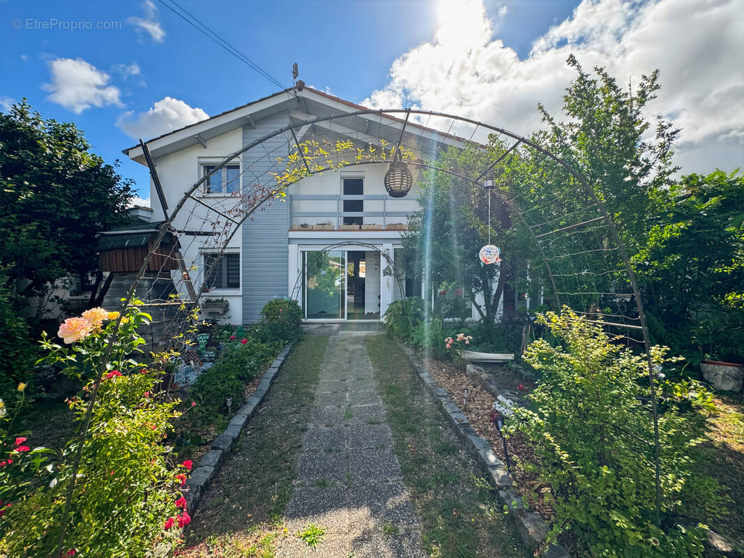 Maison à PAREMPUYRE