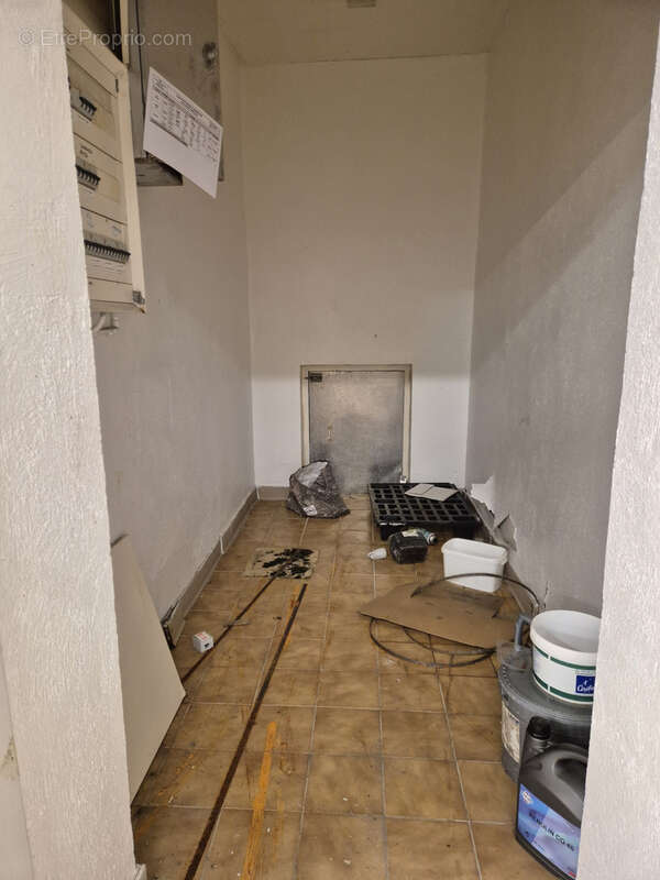 Bâtiment industriel à vendre   Alès • ±660 m2 sur terrain clos 1 389 m2 - photo 14