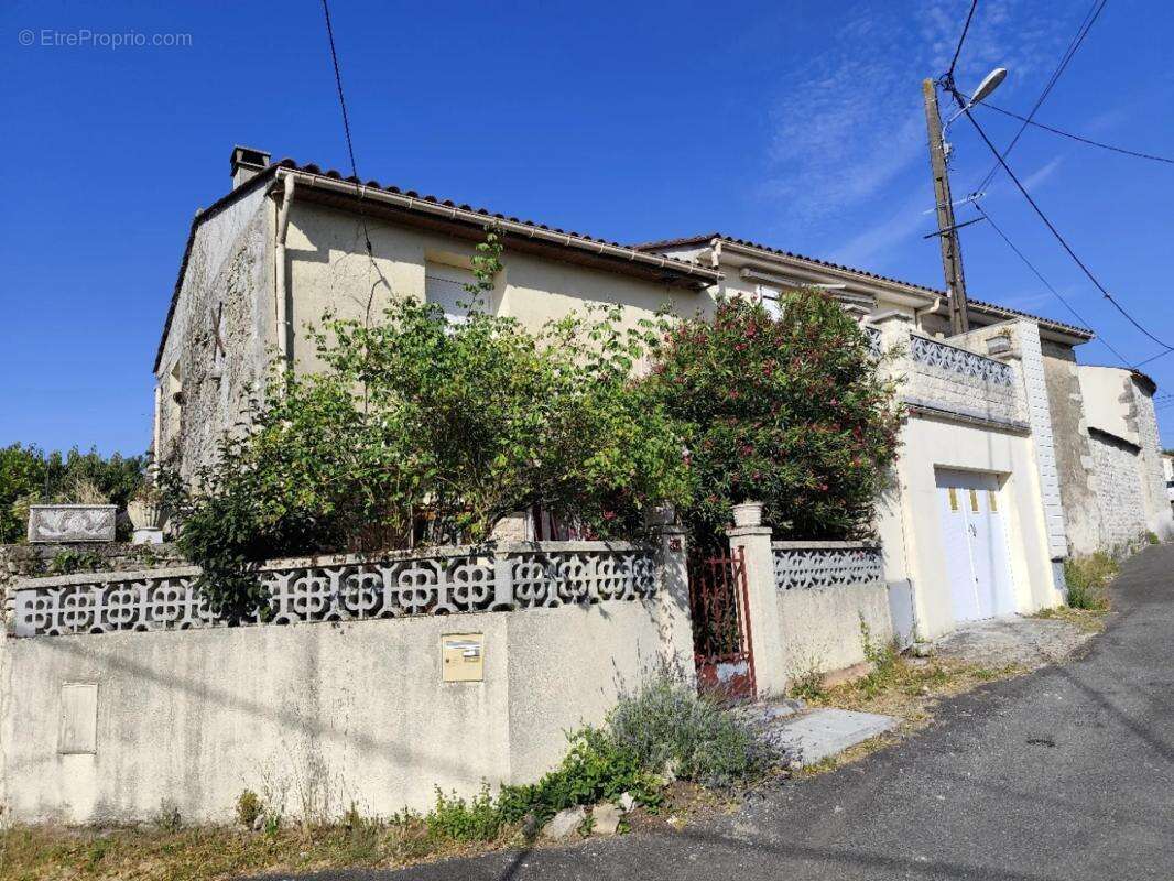 Maison à CHAMPNIERS