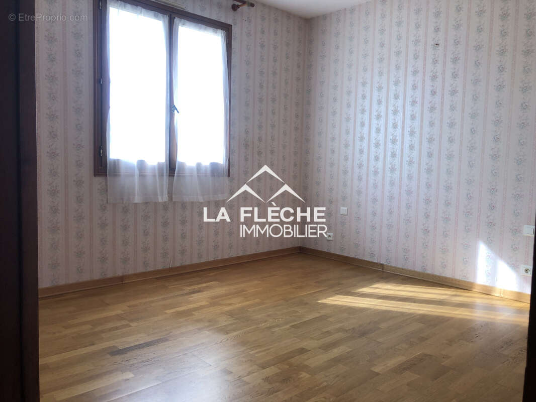Maison à LA CHAPELLE-D'ALIGNE