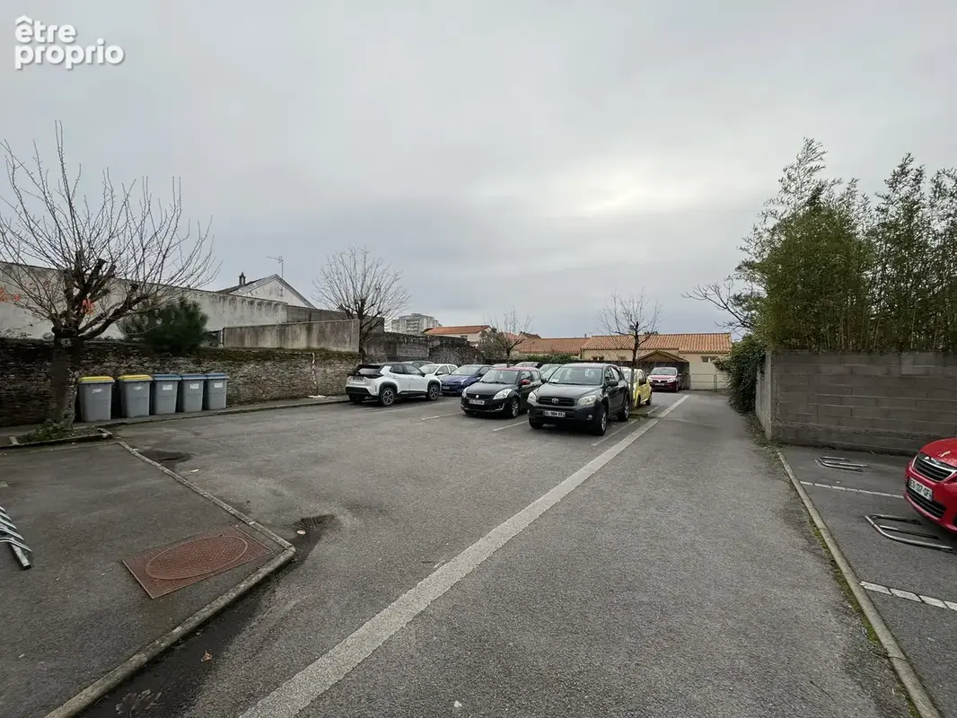 Immeuble de Bureaux, local commercial - Places de parking - photo 7