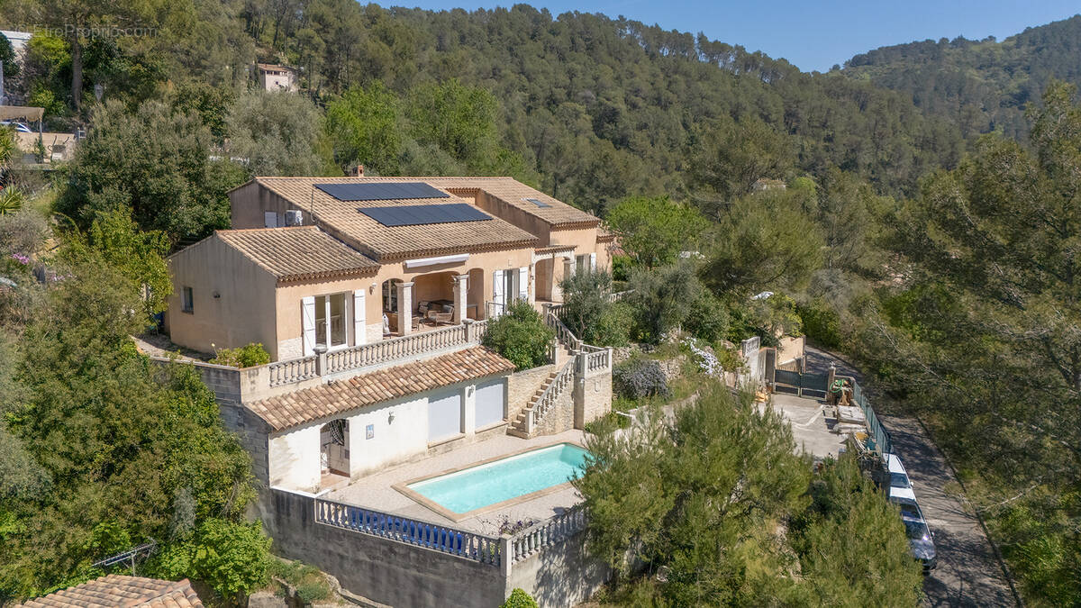 Maison à SOLLIES-TOUCAS