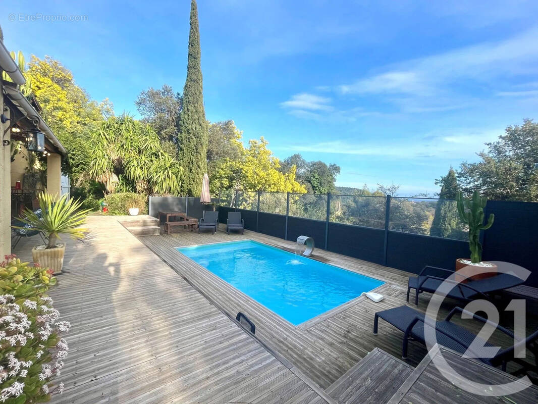 Photo Maison à Bormes-Les-Mimosas au prix de 695 000€