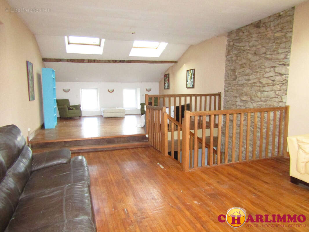 Maison à PEYRAT-DE-BELLAC