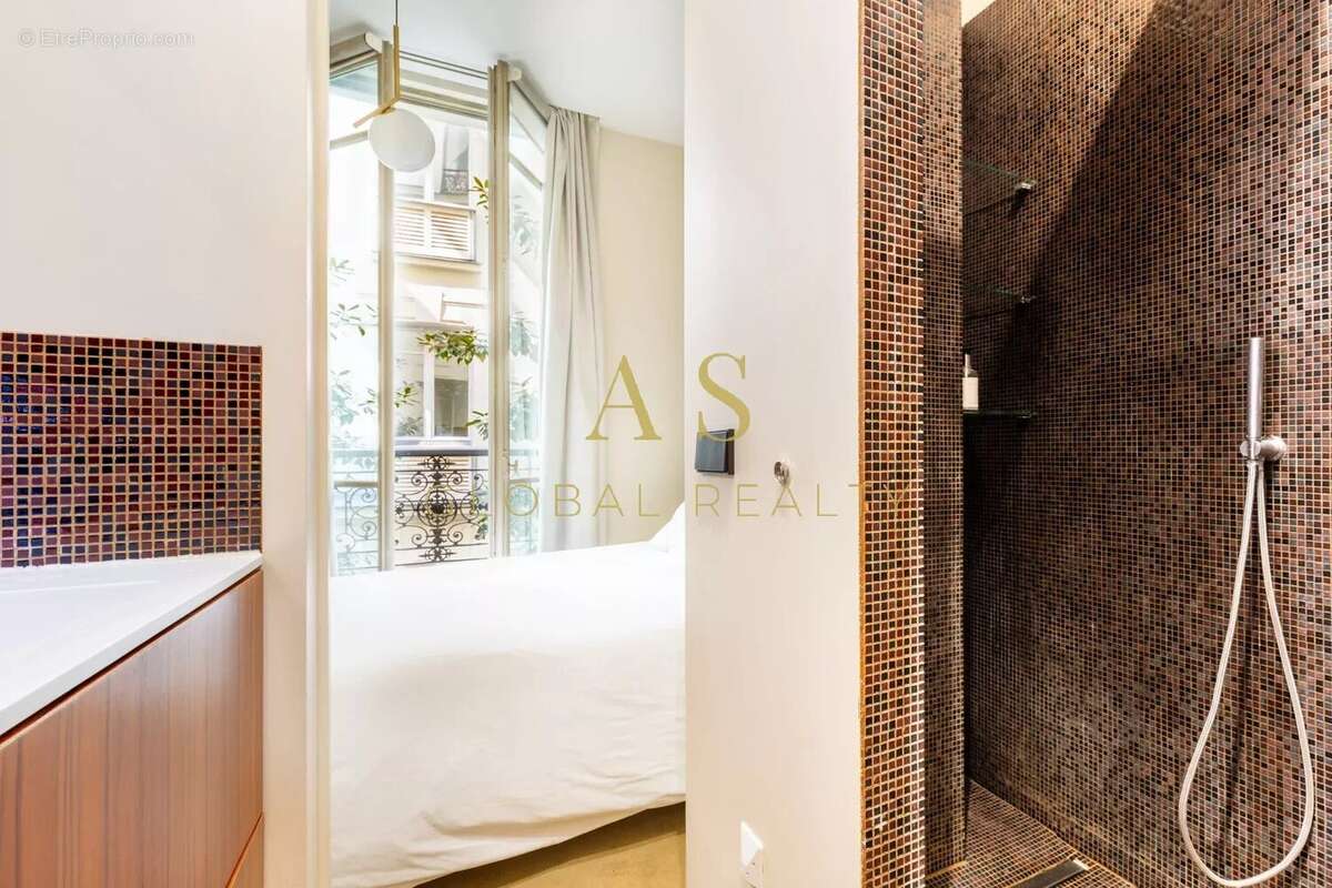 Appartement à PARIS-8E