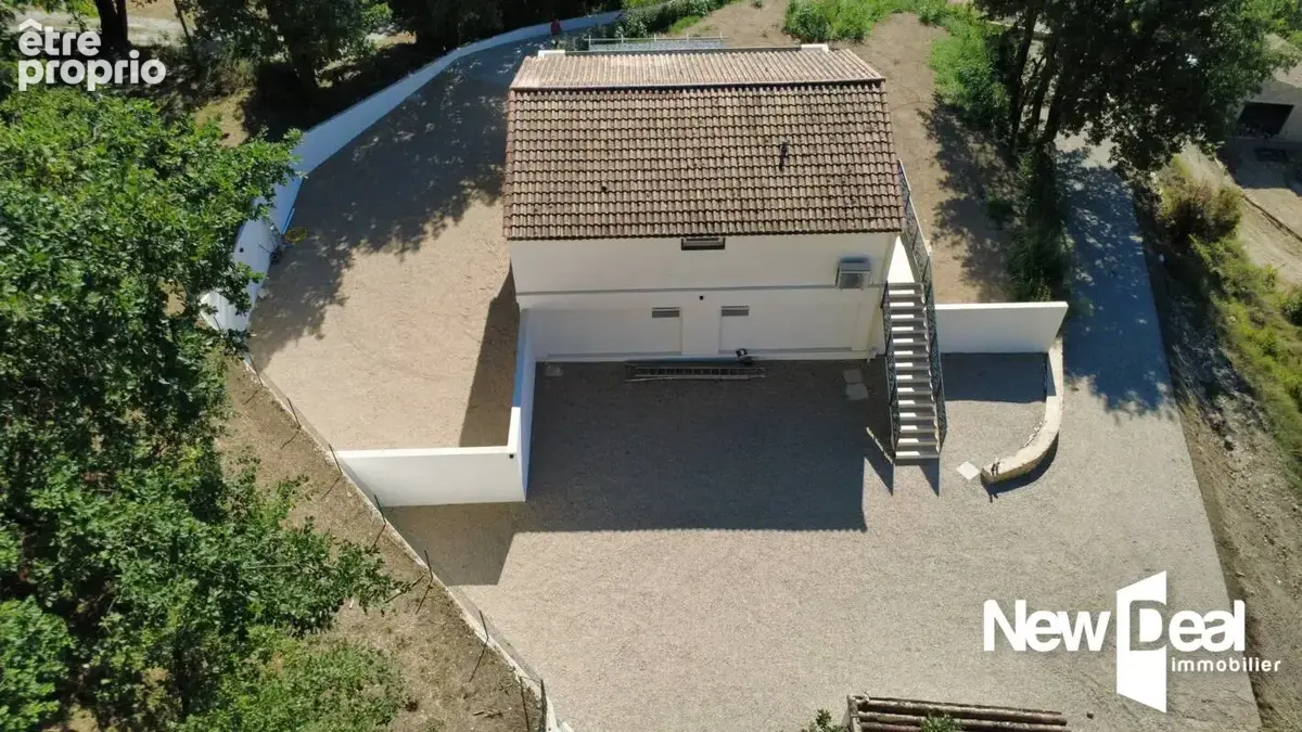MONTAUROUX _ Appartement rénové de 80m²,  3 chambres, garage et terrain d'environ 1100 m² - photo 12