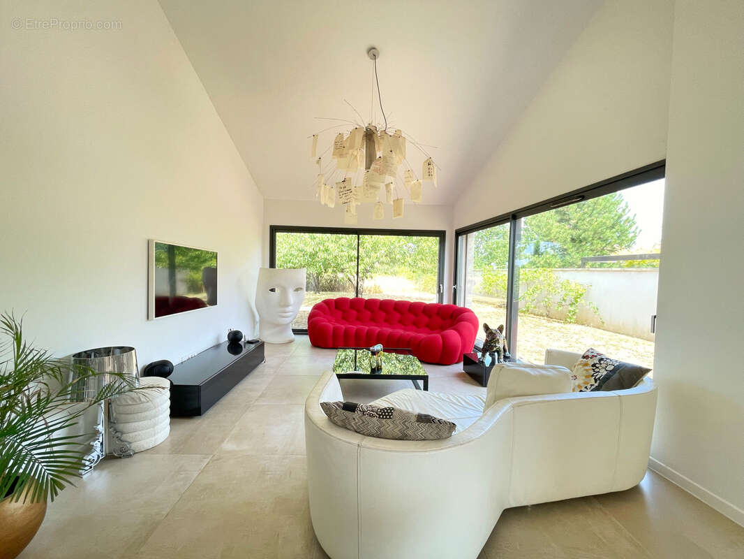 Villa contemporaine d'exception à deux pas du cœur de Vourles - photo 11