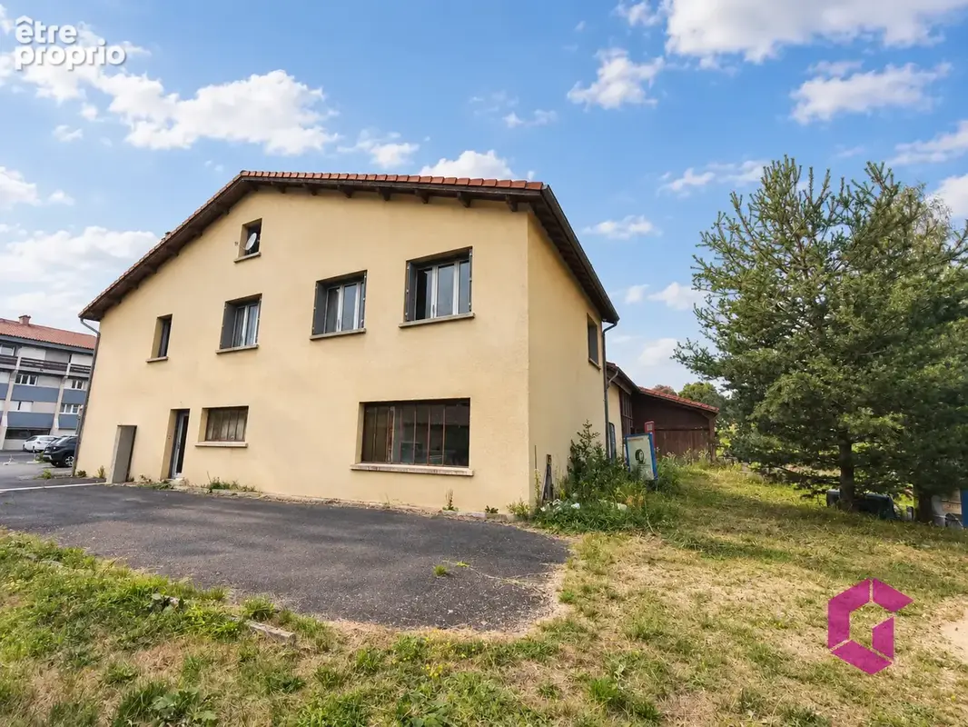 Ensemble immobilier ancienne station essence avec garage et atelier de 378 m2 , maison d'habitation de 140 m2 - photo 4