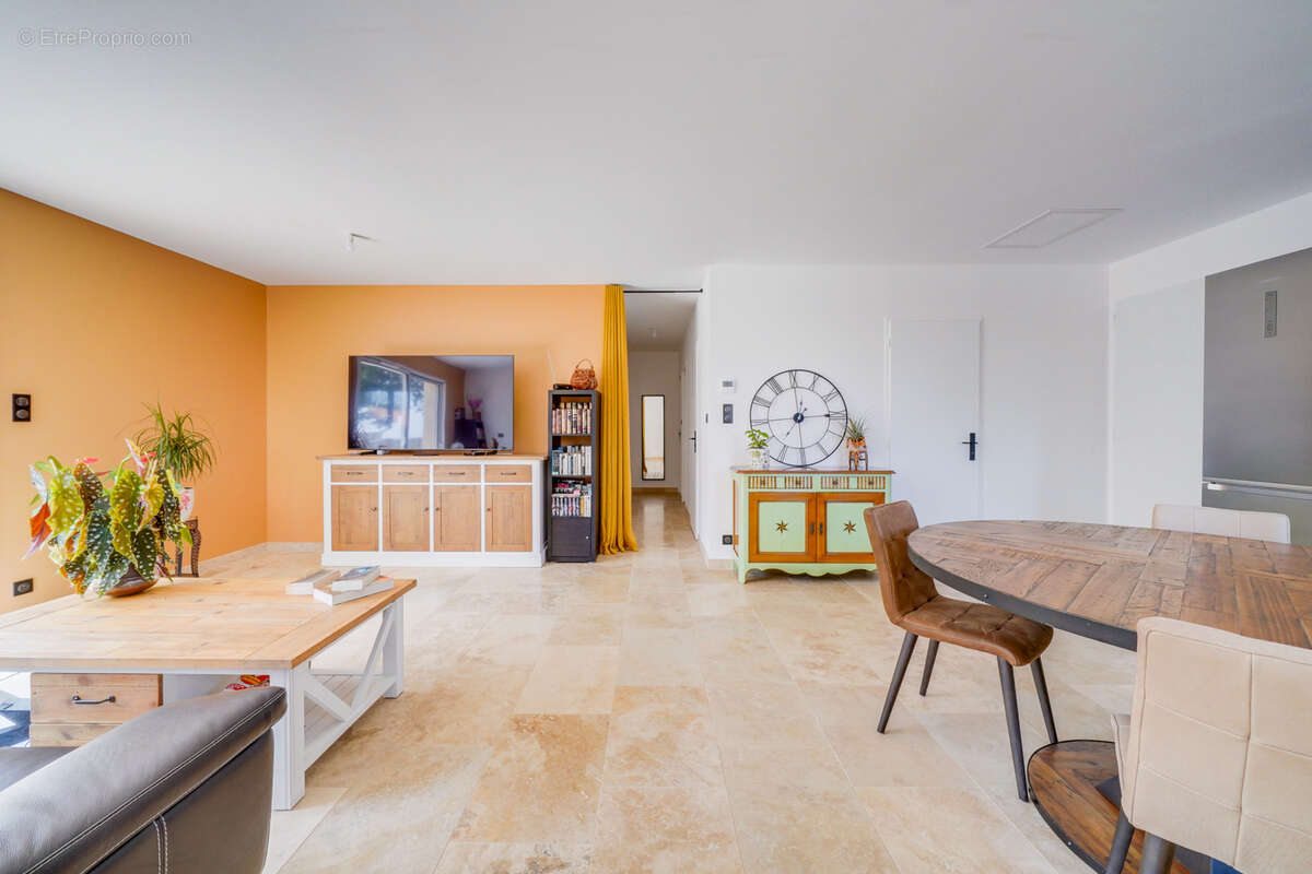 Maison à MONTLIEU-LA-GARDE