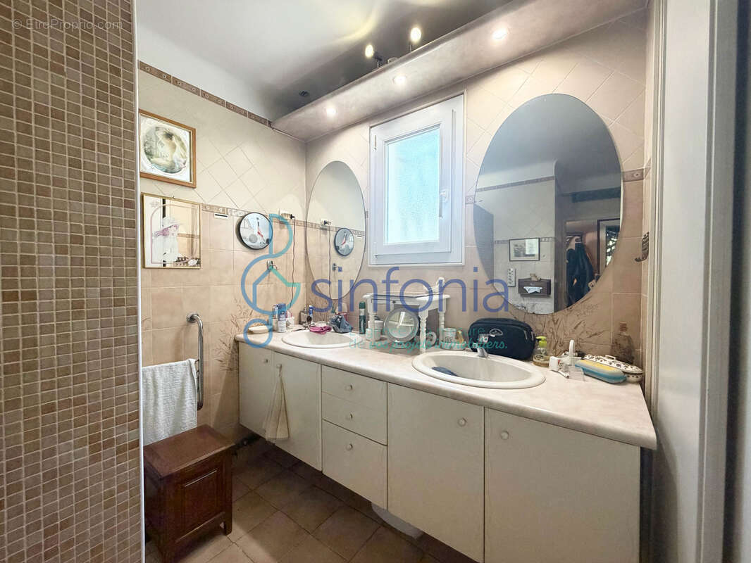 Nîmes   Maison de 120 m2 avec appartement indépendant de 45 m2, 2 garages et jardin - photo 15