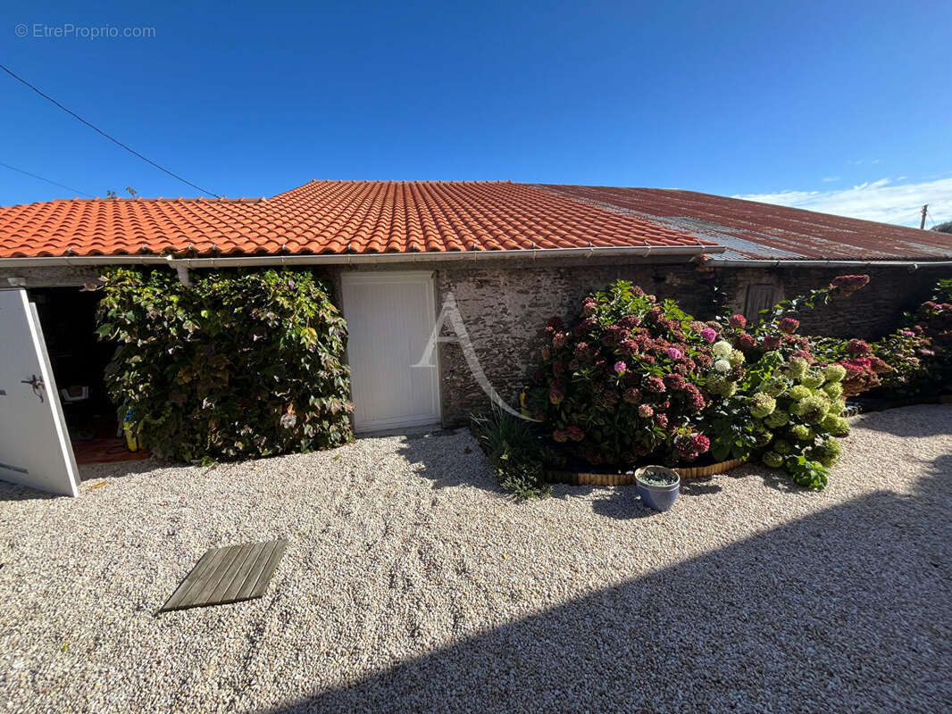 Maison à SAINT-ETIENNE-DE-MER-MORTE