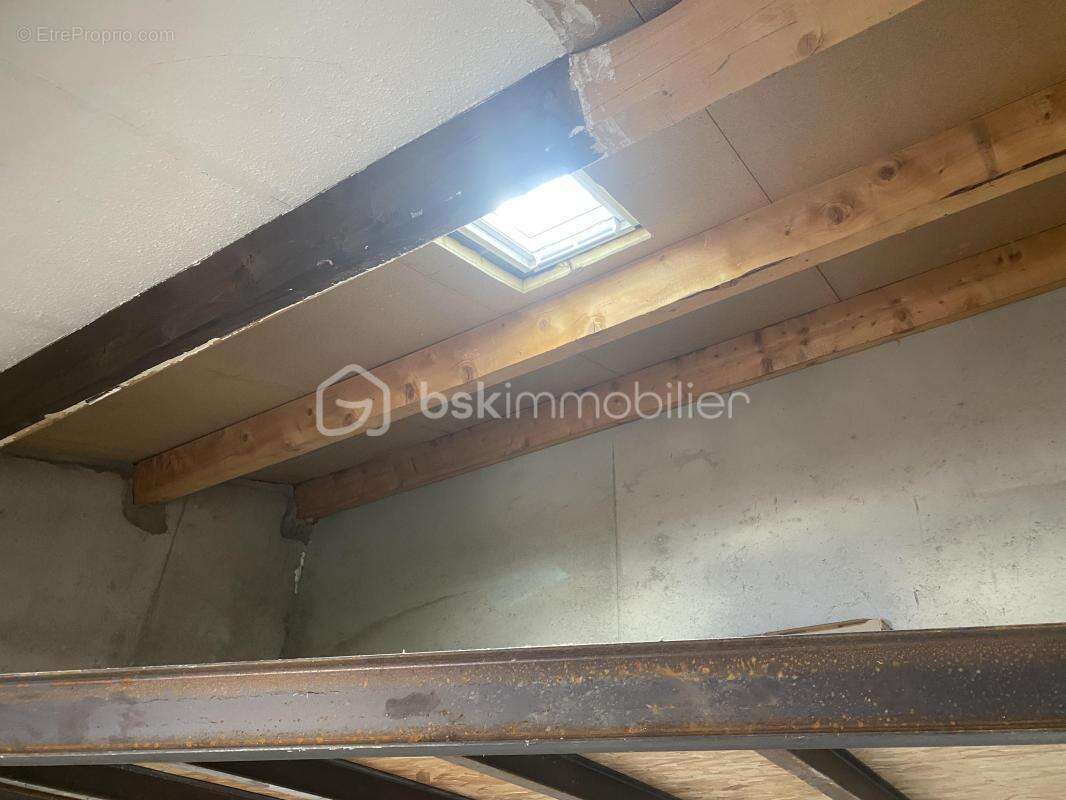 SAINT-CHRISTOL ((84) - Créez votre grand T3 sur mesure ! Appartement à rénover de 100 m² env. situé au 3ème étage avec ascenseur - photo 9