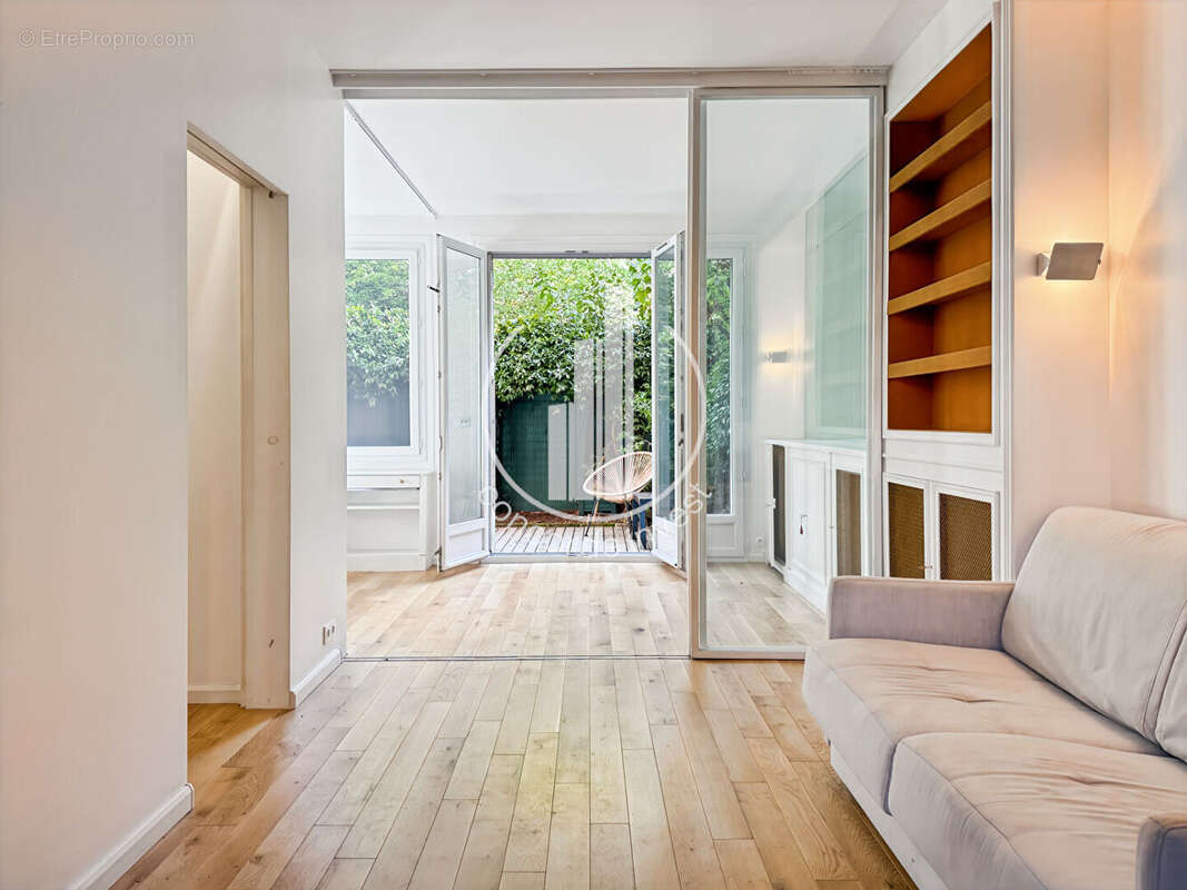 Appartement à PARIS-16E