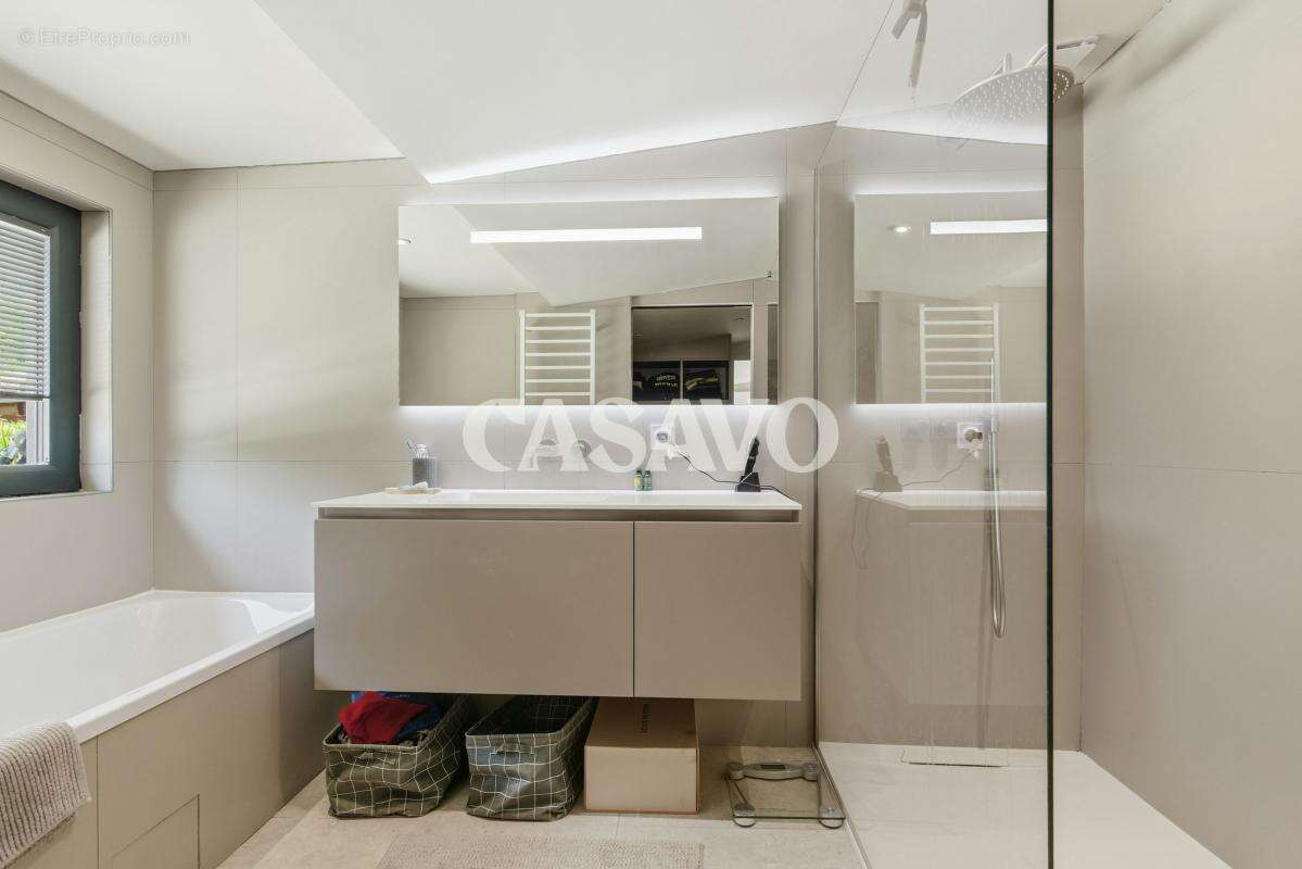 Vente Maison 5 pièces de 180m² - 13760 Saint-Cannat - photo 13