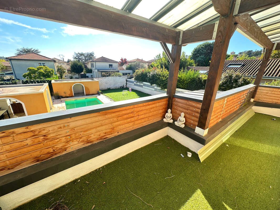 Maison à PIERRE-BENITE