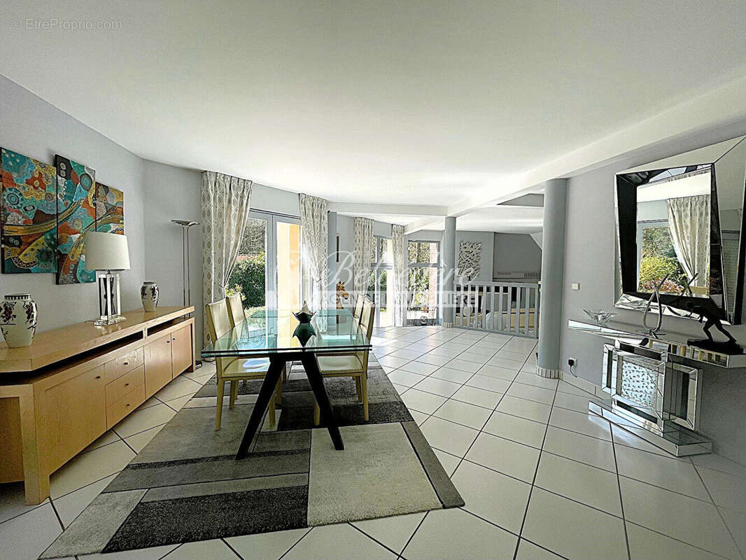 MAISON CHAUVRY - 8 pièce(s) - 267 m2 - photo 4
