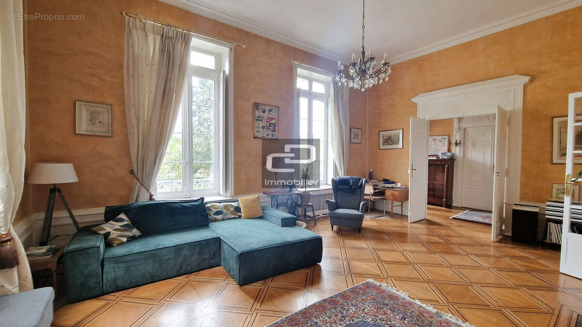 Appartement à COLLONGES-AU-MONT-D'OR