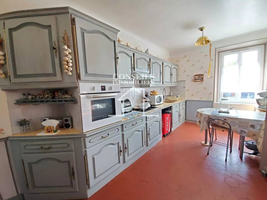 Maison à VILLENEUVE-SUR-YONNE